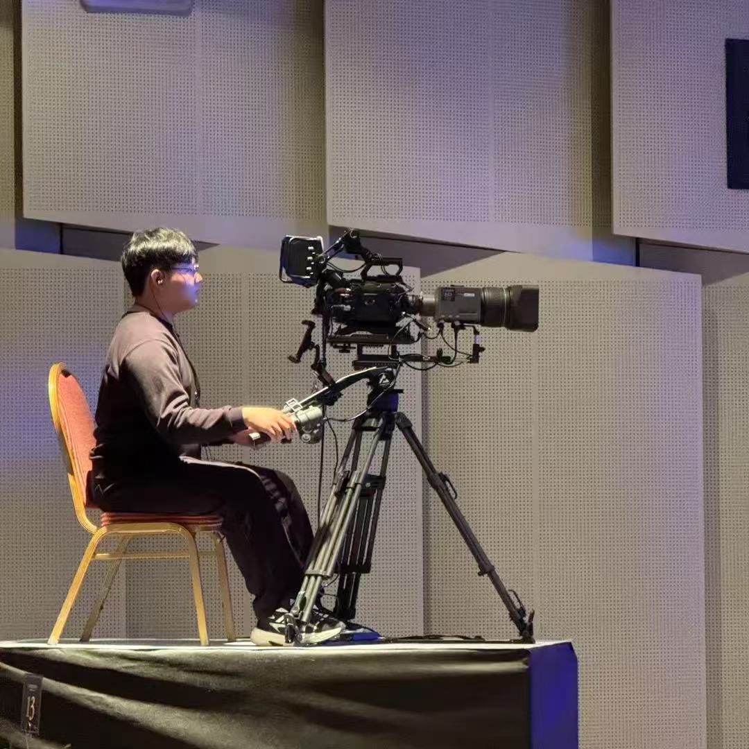 Video Camera Tripod2